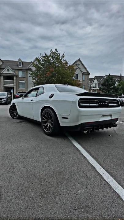 2015 Dodge Challenger SRT8 & 392 3rd Gen - Image 4 of 20