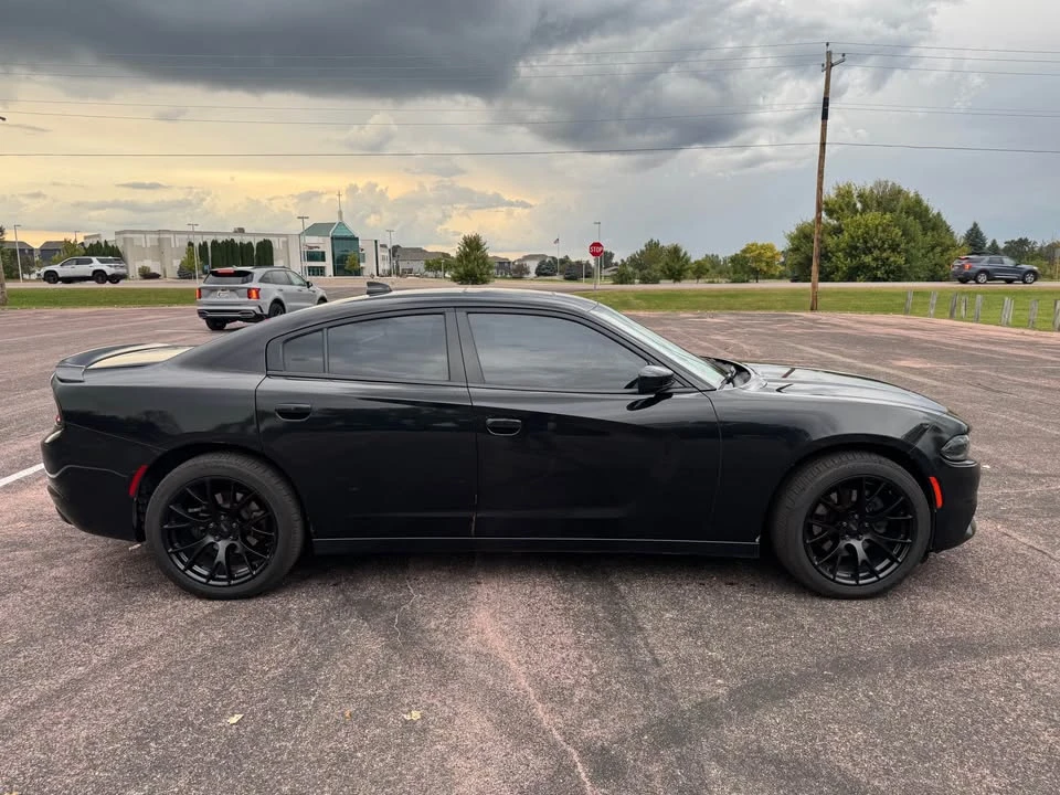2015 Dodge Charger 7th Gen - Image 5 of 15