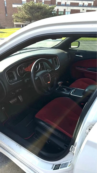 2015 Dodge Charger 7th Gen - Image 9 of 11