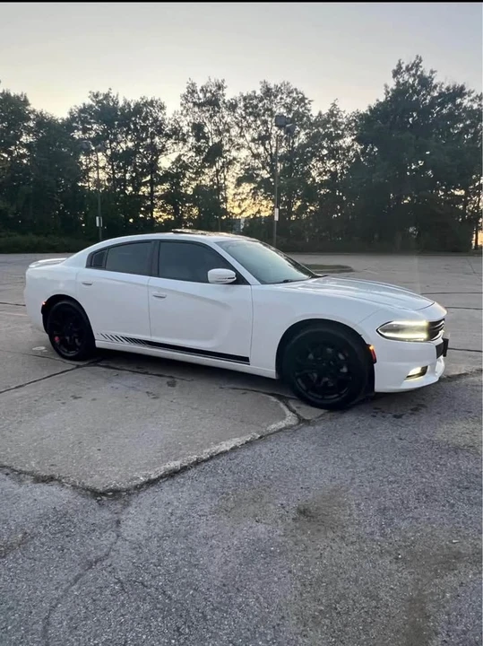 2015 Dodge Charger 7th Gen - Image 3 of 18