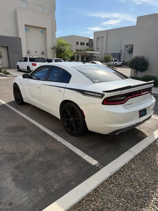 2015 Dodge Charger 7th Gen - Image 4 of 10