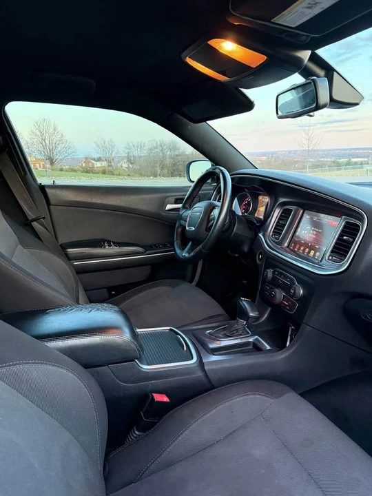 2015 Dodge Charger 7th Gen - Image 9 of 11