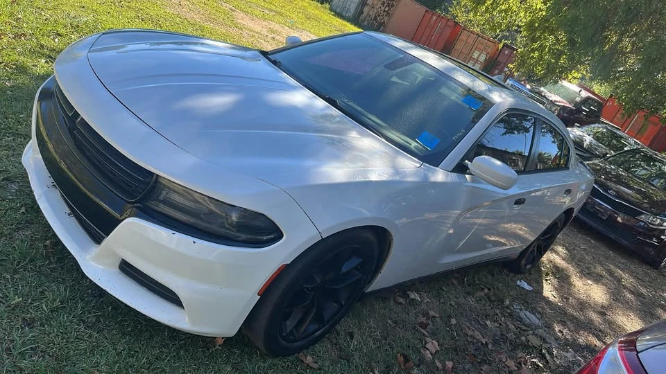 2015 Dodge Charger 7th Gen - Image 4 of 15