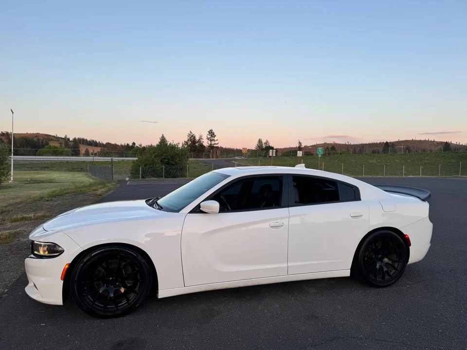 2015 Dodge Charger 7th Gen - Image 5 of 11