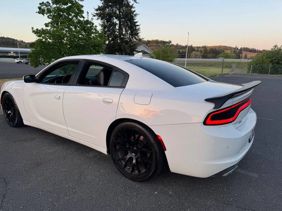 2015 Dodge Charger 7th Gen - Image 4 of 11