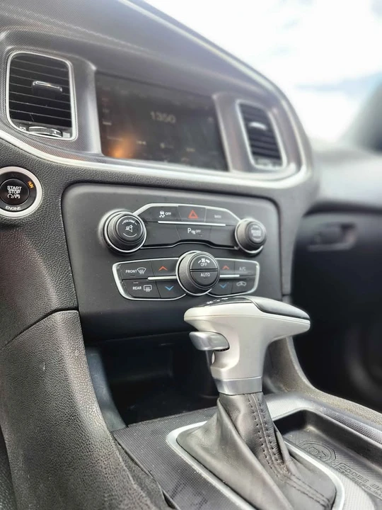 2015 Dodge Charger 7th Gen - Image 15 of 20