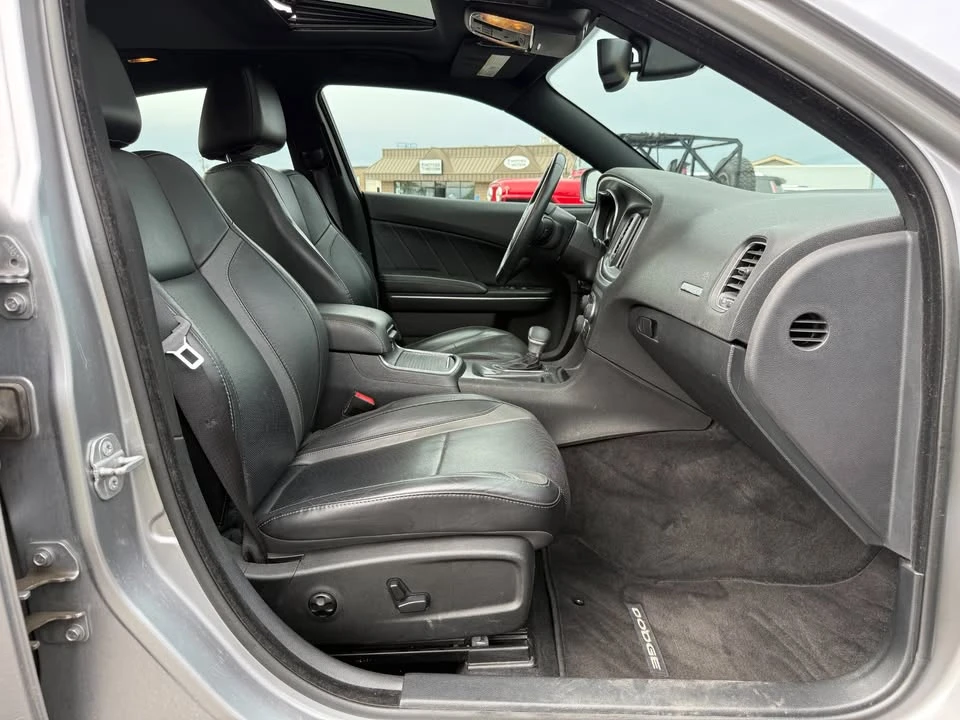 2015 Dodge Charger 7th Gen - Image 15 of 18