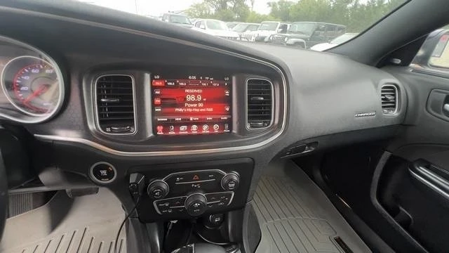 2015 Dodge Charger 7th Gen - Image 15 of 20