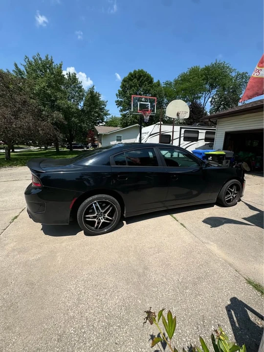 2015 Dodge Charger 7th Gen - Image 4 of 9