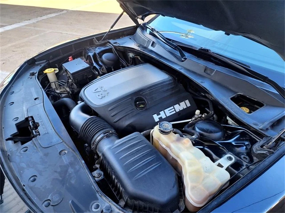 2015 Dodge Charger 7th Gen - Image 9 of 12