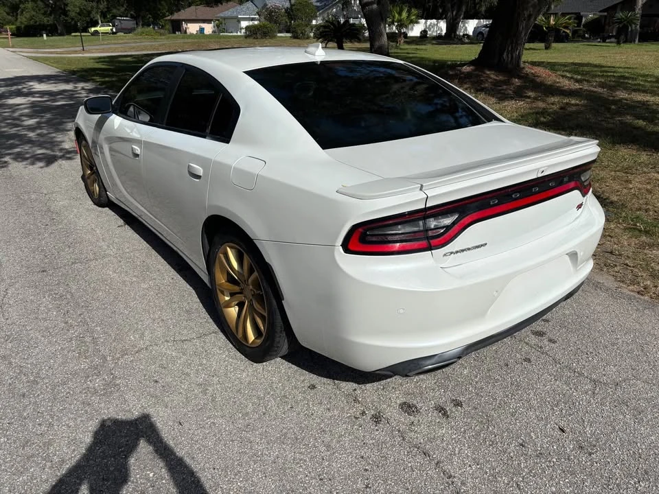 2015 Dodge Charger 7th Gen - Image 9 of 15