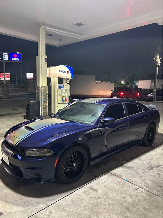 2015 Dodge Charger 7th Gen - Image 2 of 15