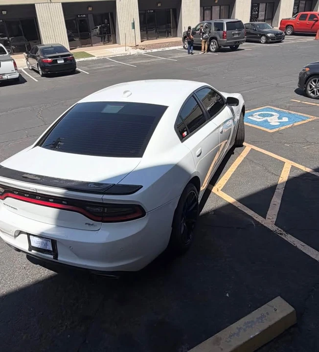 2015 Dodge Charger 7th Gen - Image 4 of 5