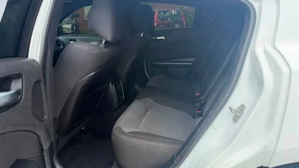 2015 Dodge Charger 7th Gen - Image 11 of 18