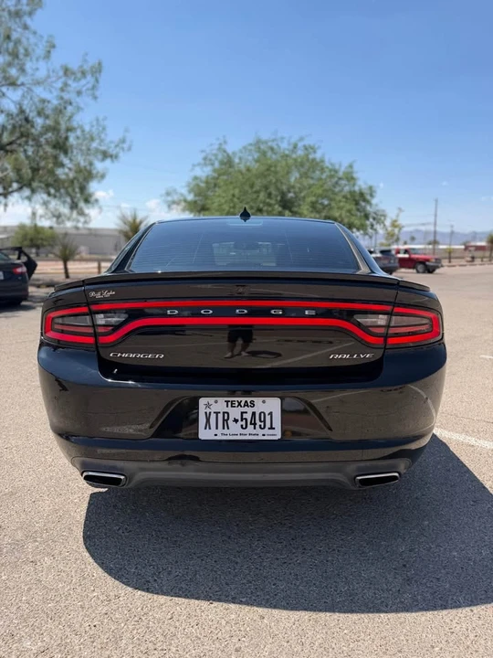 2015 Dodge Charger 7th Gen - Image 7 of 11