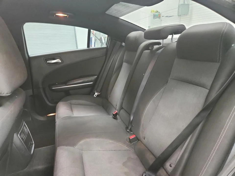 2015 Dodge Charger 7th Gen - Image 19 of 31