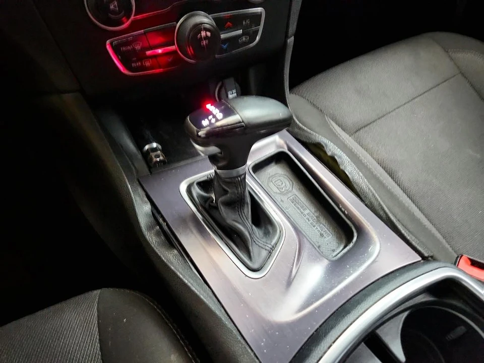 2015 Dodge Charger 7th Gen - Image 16 of 31