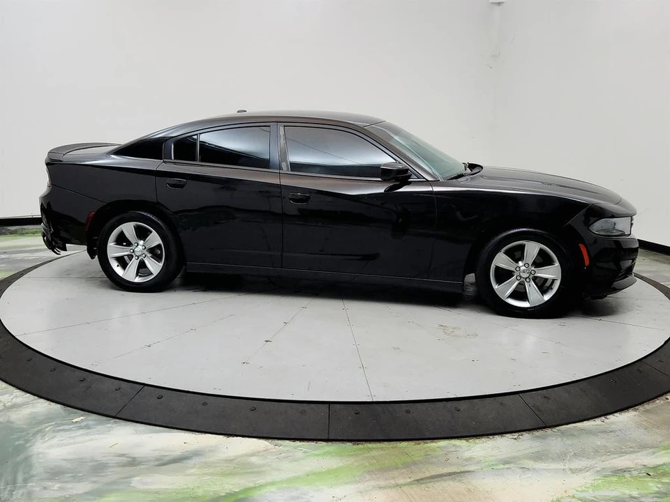 2015 Dodge Charger 7th Gen - Image 3 of 31