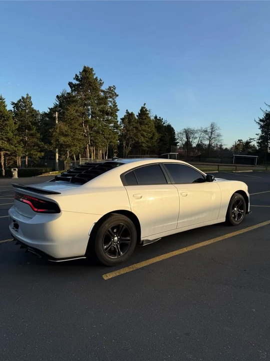 2015 Dodge Charger 7th Gen - Image 4 of 12