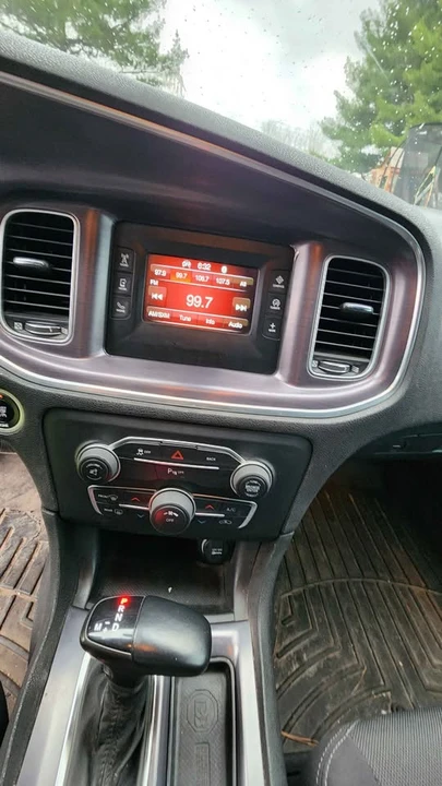 2015 Dodge Charger 7th Gen - Image 9 of 12