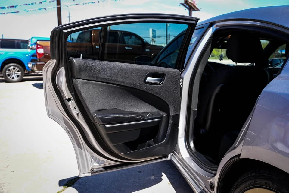 2015 Dodge Charger 7th Gen - Image 16 of 18