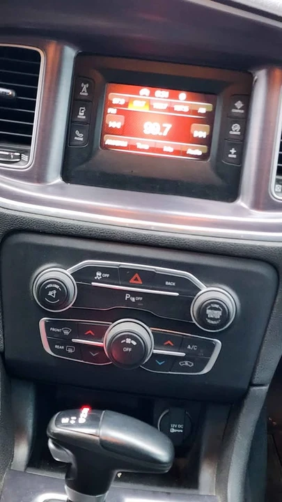 2015 Dodge Charger 7th Gen - Image 8 of 12