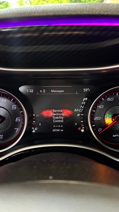 2015 Dodge Charger 7th Gen - Image 13 of 16