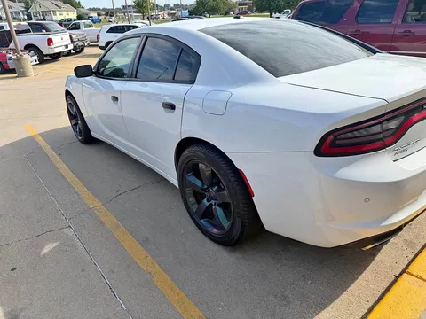 2015 Dodge Charger SE Sedan 4D