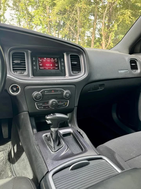 2015 Dodge Charger 7th Gen - Image 17 of 19