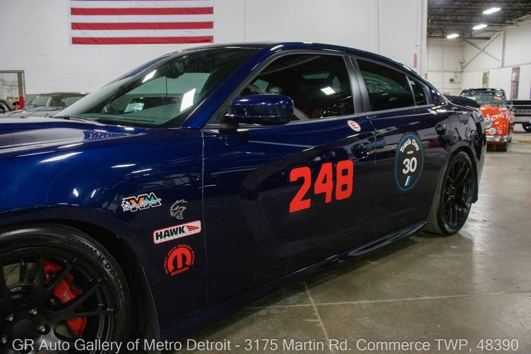 2015 Dodge Charger SRT Hellcat 7th Gen - Image 13 of 31