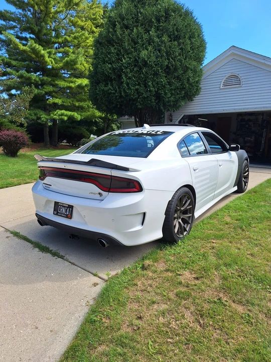 2015 Dodge Charger SRT Hellcat 7th Gen - Image 10 of 31
