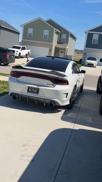 2015 Dodge Charger SRT Hellcat 7th Gen - Image 2 of 10