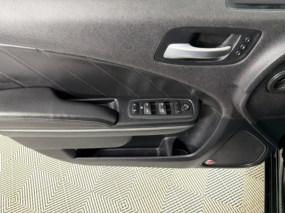 2015 Dodge Charger 7th Gen - Image 10 of 12