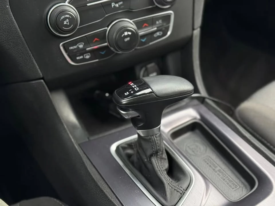 2015 Dodge Charger 7th Gen - Image 15 of 20