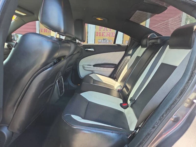 2015 Dodge Charger 7th Gen - Image 9 of 11