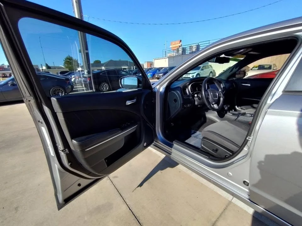 2015 Dodge Charger 7th Gen - Image 14 of 20