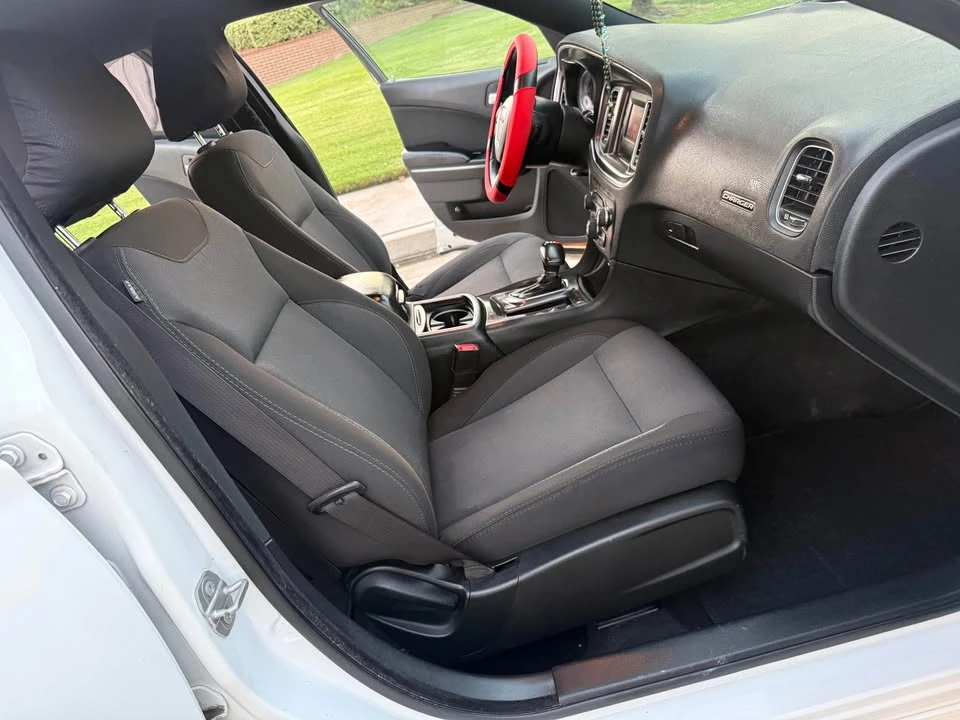 2015 Dodge Charger 7th Gen - Image 15 of 20