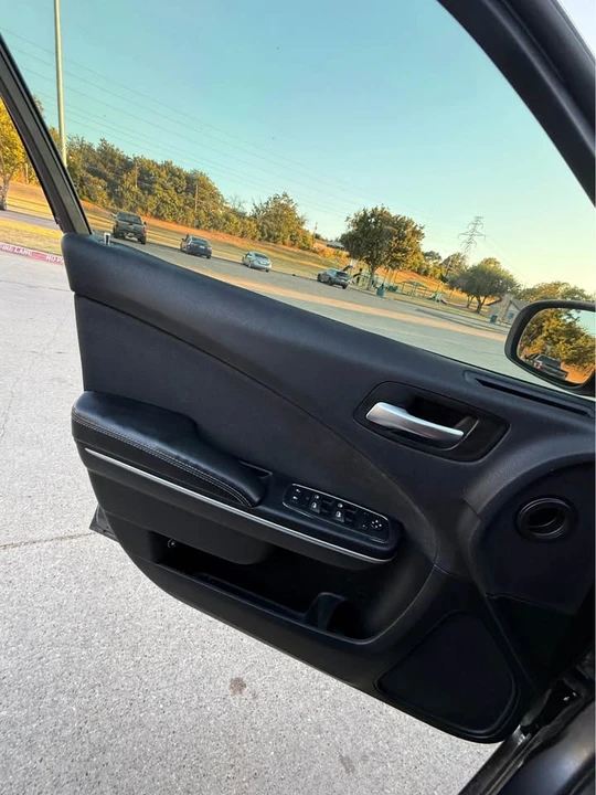 2015 Dodge Charger 7th Gen - Image 9 of 11