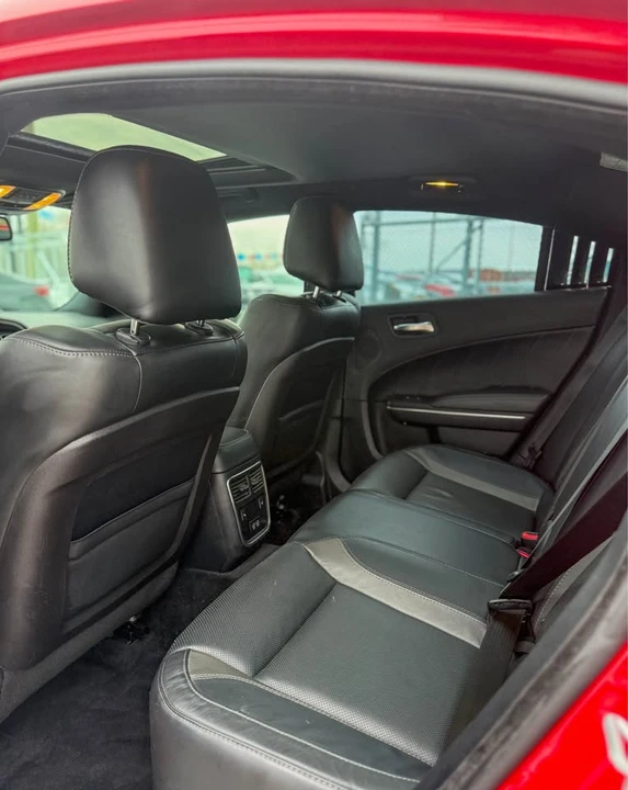 2015 Dodge Charger 7th Gen - Image 9 of 17