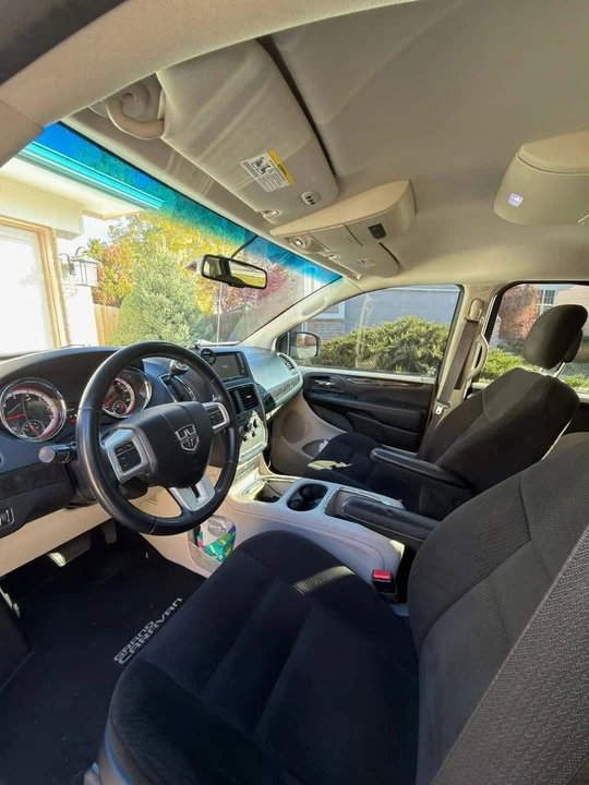 2015 Dodge Caravan - Image 5 of 6