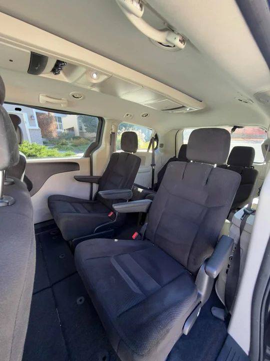 2015 Dodge Caravan - Image 6 of 6