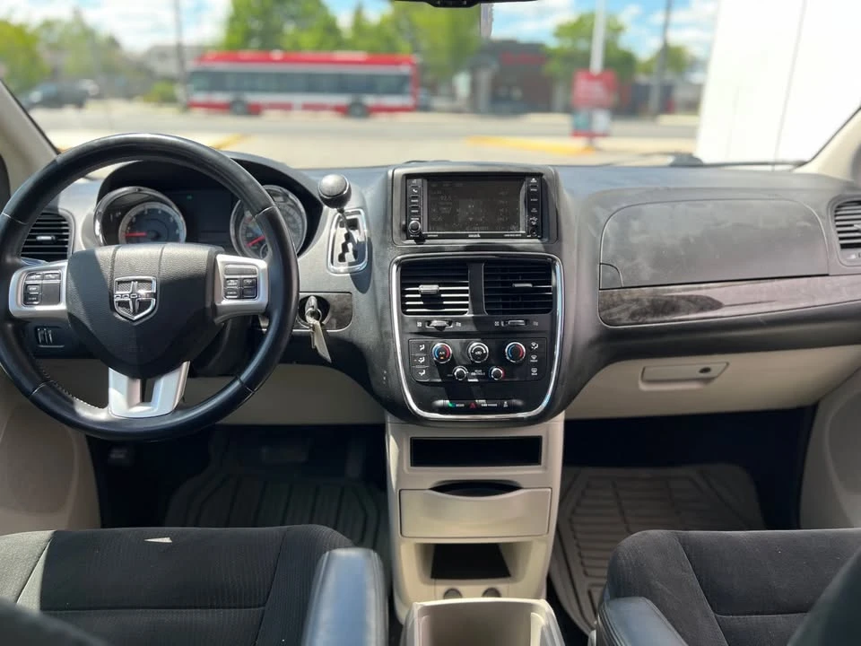 2015 Dodge Caravan - Image 16 of 20