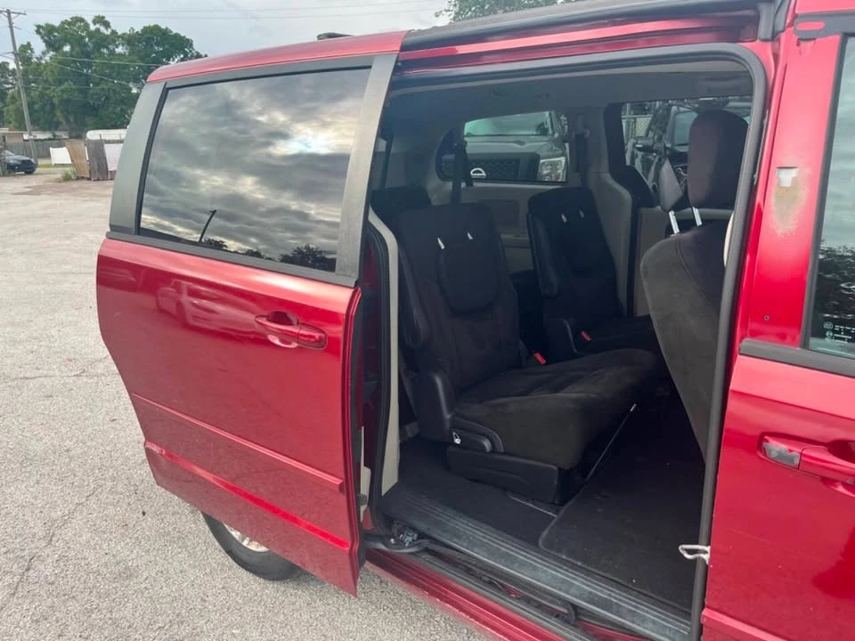 2015 Dodge Caravan - Image 9 of 18