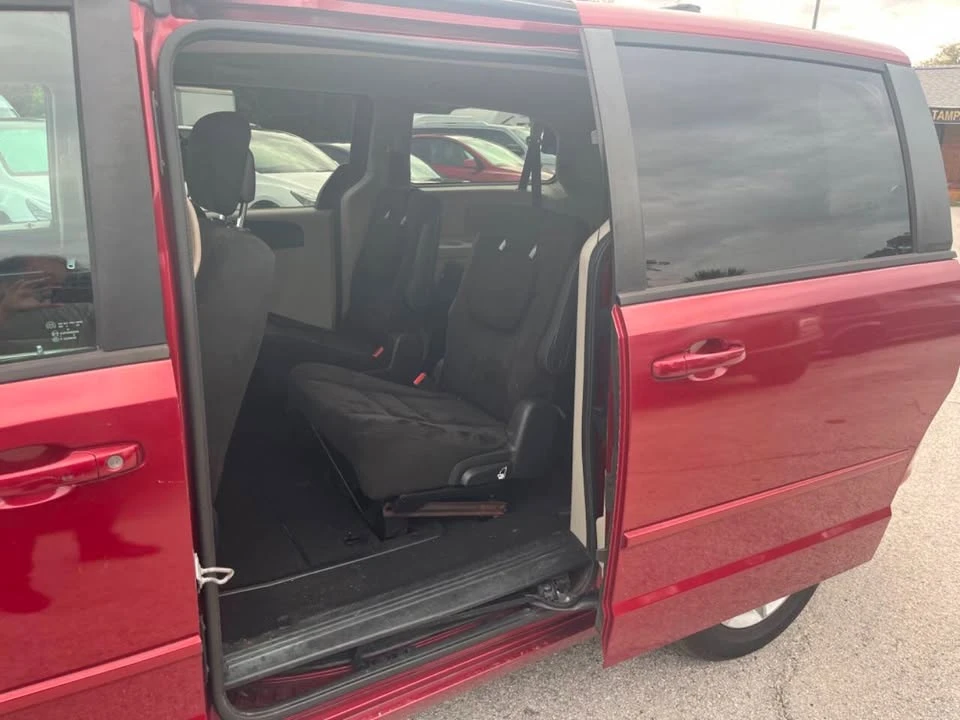 2015 Dodge Caravan - Image 7 of 18