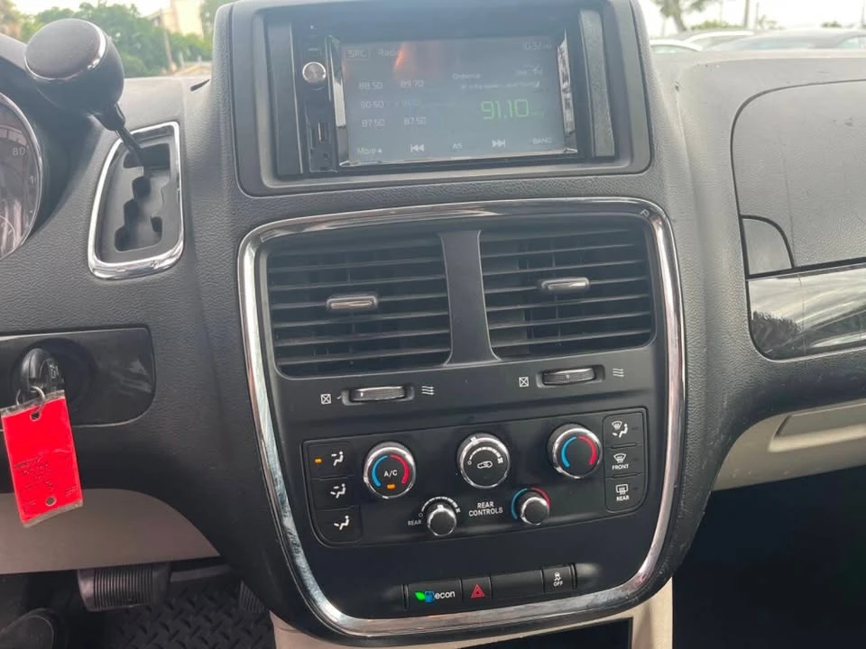 2015 Dodge Caravan - Image 14 of 18