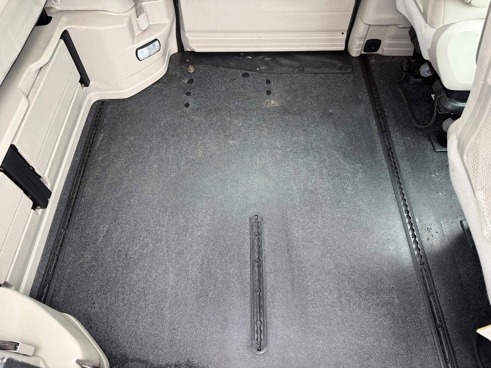 2015 Dodge Caravan - Image 17 of 19