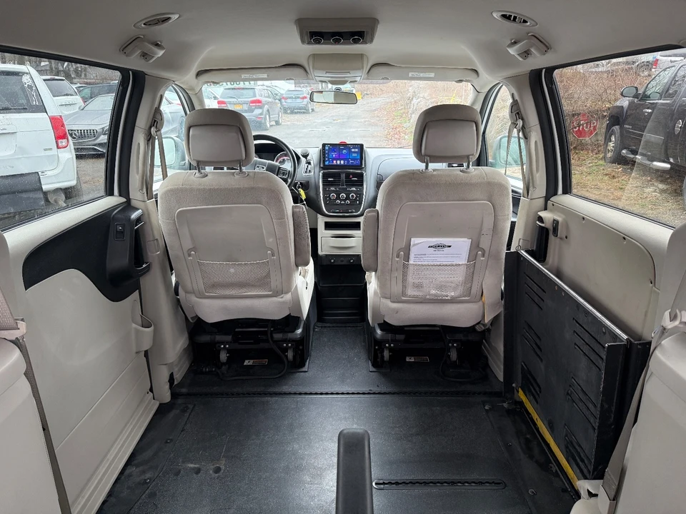 2015 Dodge Caravan - Image 16 of 19