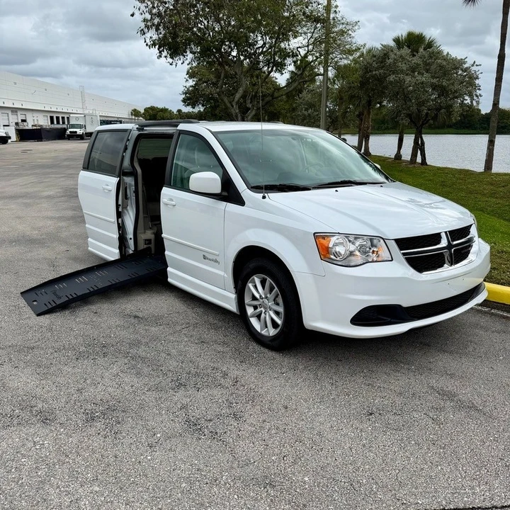 2015 Dodge Caravan - Image 2 of 21