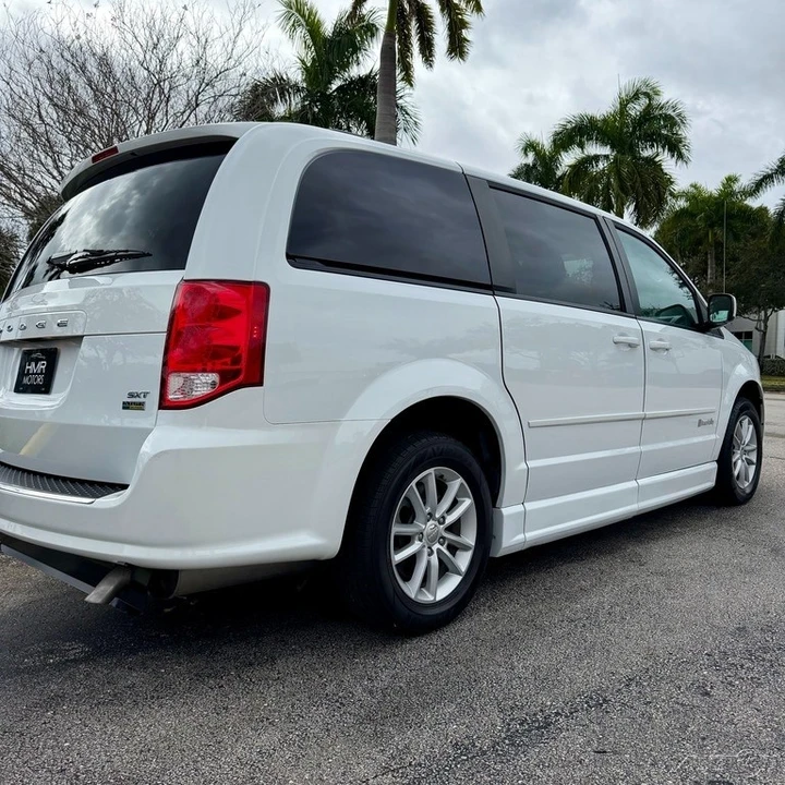 2015 Dodge Caravan - Image 11 of 21