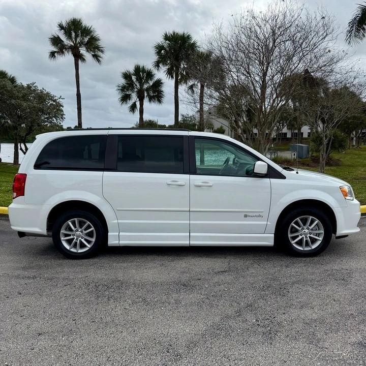 2015 Dodge Caravan - Image 9 of 21